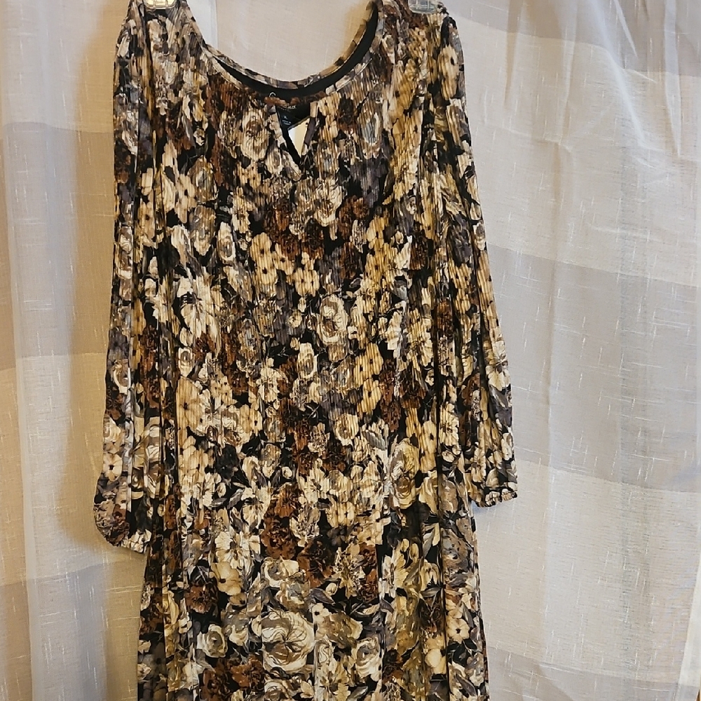 Connected Apparel Floral Pleated Long-Sleeve Dress in Black & Brown